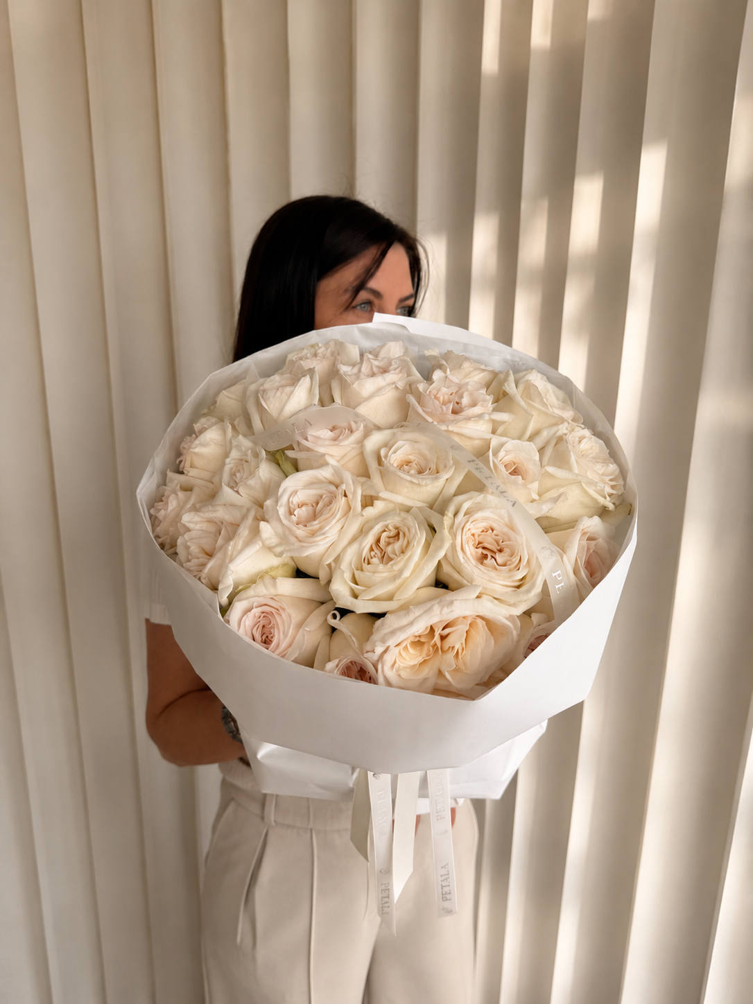 Mono-Bouquet of Perfumed Roses “Alba”